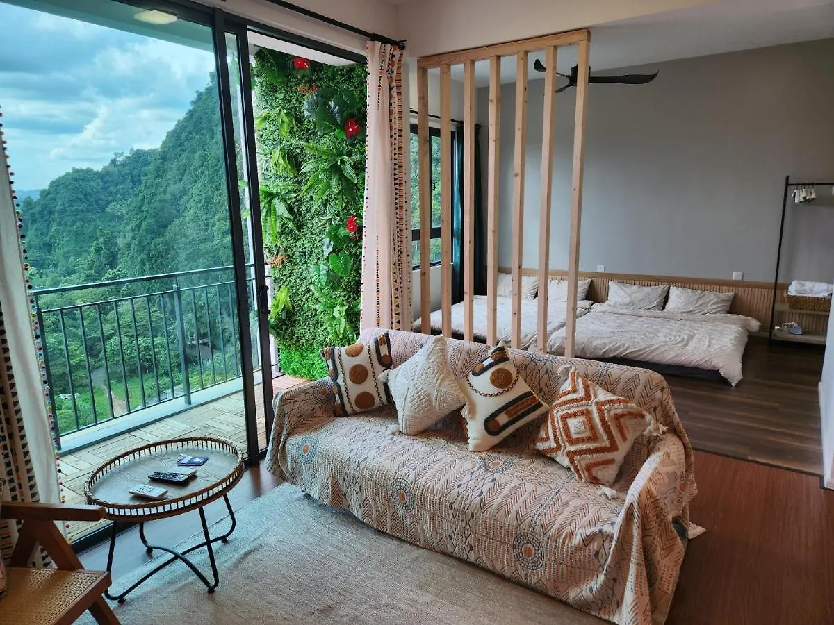 Unique Boho Style Condo With Netflix For Up To 5Pax - Enjoy Mountain View While Swimming At The Infinity Pool & Natural Hotspring Pool, 2Mins Walk To The Lost World Of Tambun, Water Themepark At Ipoh