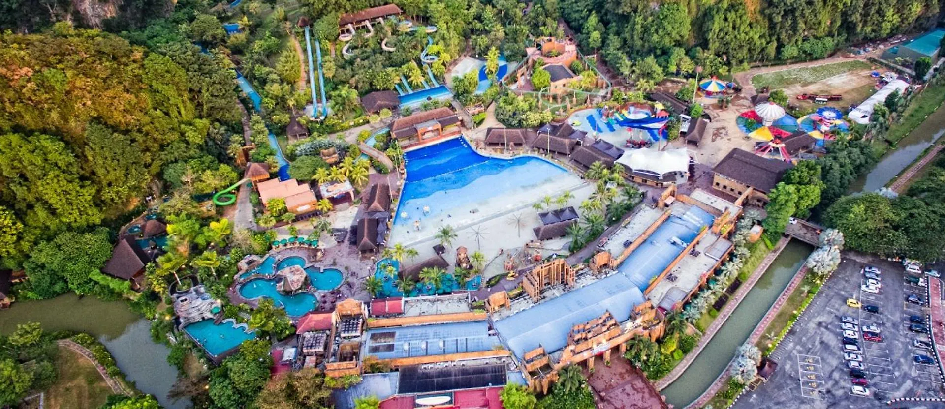 Unique Boho Style Condo With Netflix For Up To 5Pax - Enjoy Mountain View While Swimming At The Infinity Pool & Natural Hotspring Pool, 2Mins Walk To The Lost World Of Tambun, Water Themepark At Ipoh Appartement