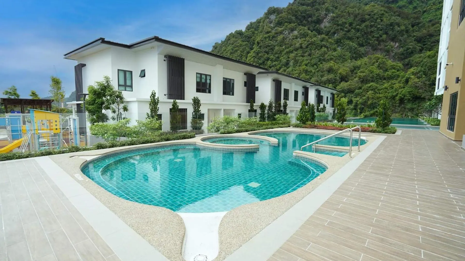 Appartement Unique Boho Style Condo With Netflix For Up To 5Pax - Enjoy Mountain View While Swimming At The Infinity Pool & Natural Hotspring Pool, 2Mins Walk To The Lost World Of Tambun, Water Themepark At Ipoh