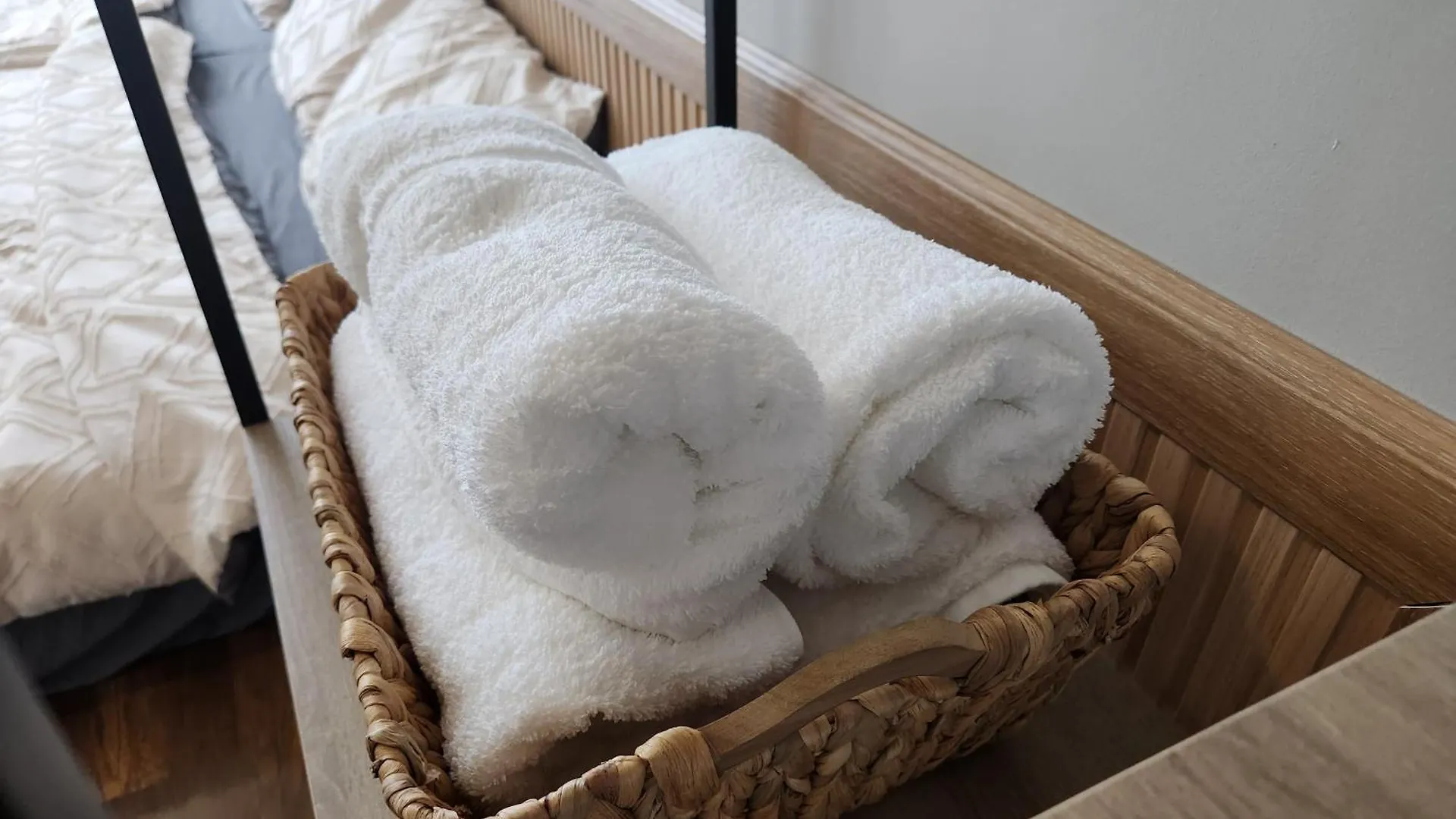 Appartement Unique Boho Style Condo With Netflix For Up To 5Pax - Enjoy Mountain View While Swimming At The Infinity Pool & Natural Hotspring Pool, 2Mins Walk To The Lost World Of Tambun, Water Themepark At Ipoh